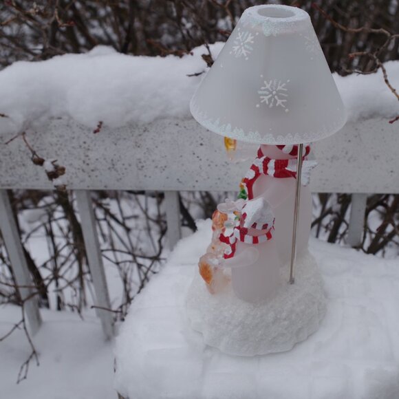 Beautiful Glass TeaLight Lamp With Lighted Base - Picture 4 of 6